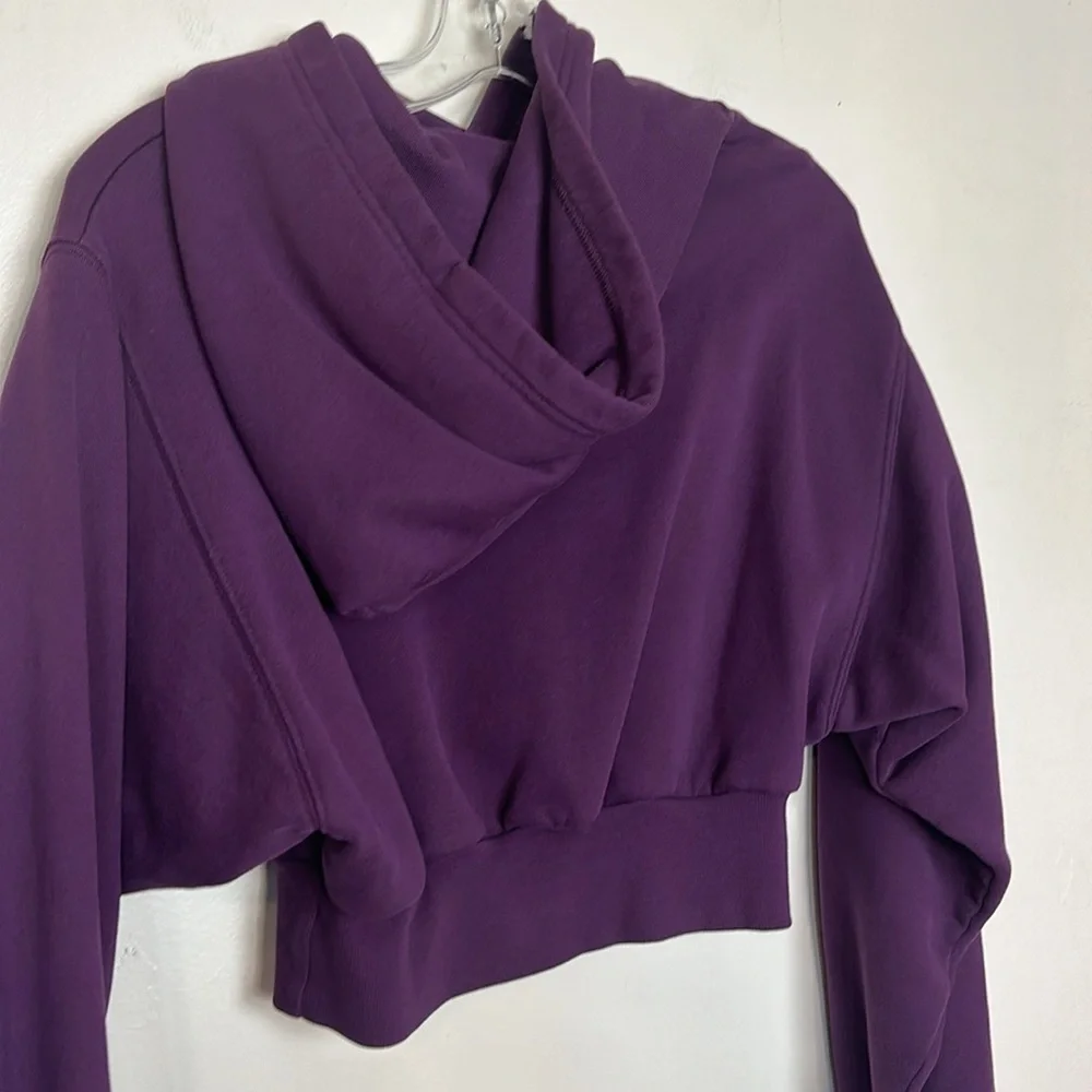 Aritzia TNA Cozy AF Fleece Perfect Shrunken Cropped Hoodie in Plum Purple - Picture 9 of 12